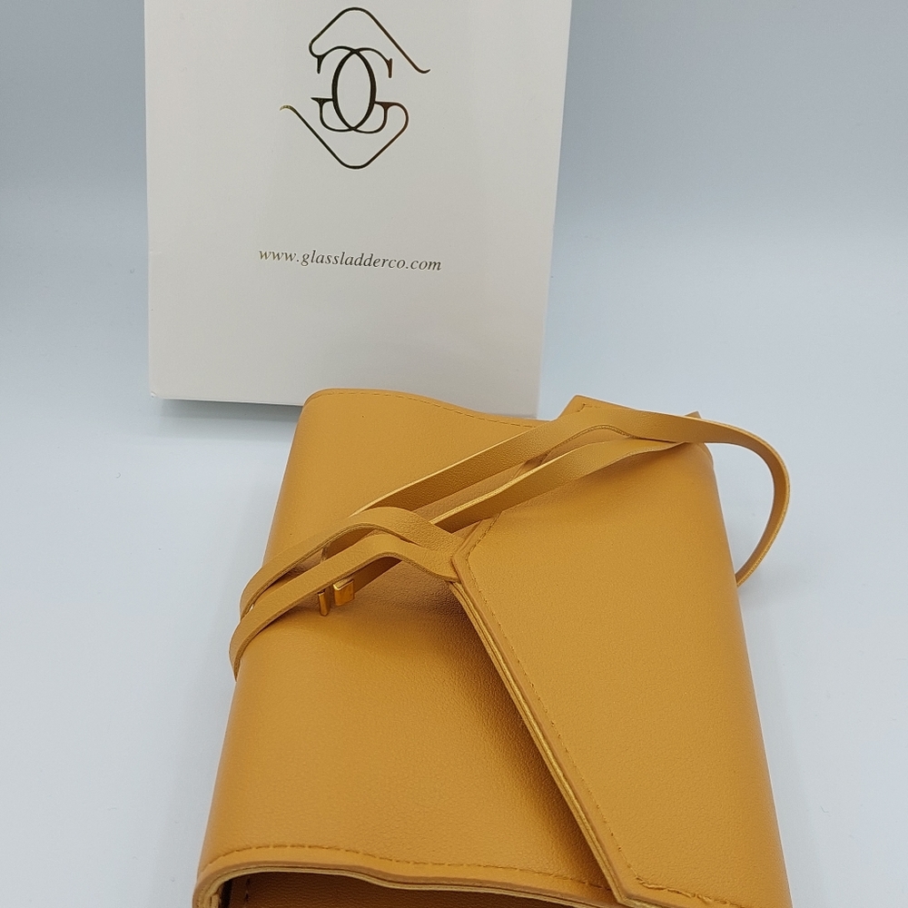 NIB Glass Ladder & Co. Katherine Tech Organizer Roll-up in Honey Color